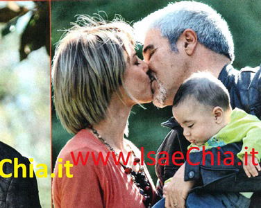 Il tempo passa anche per Pino Insegno: “Questa terza paternità mi pesa un po’, perché non dormo mai!” article-post