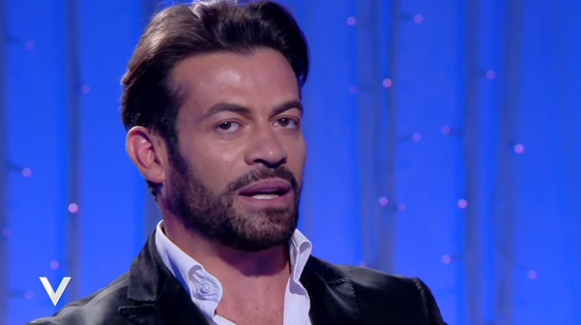 Gianni Sperti a ‘Verissimo’: “Dopo la separazione da Paola Barale, la persona che mi ha più aiutato è stata Maria De Filippi!” preview