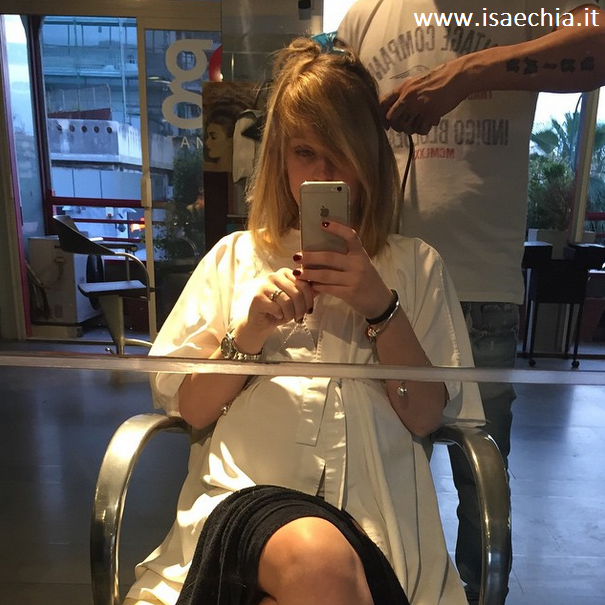 Alessia Cammarota sfoggia un nuovo look a pochi giorni dal parto: la foto preview