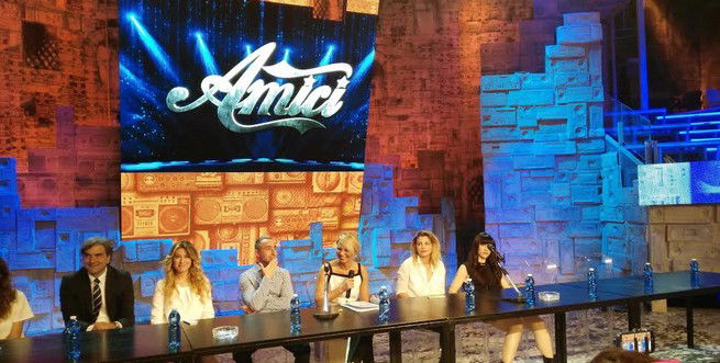 ‘Amici 14’, conferenza stampa in vista della finale: disco d’oro per i The Kolors e tour per Briga! preview