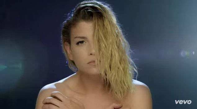 ‘Occhi Profondi’ è il nuovo singolo di Emma Marrone: il video preview