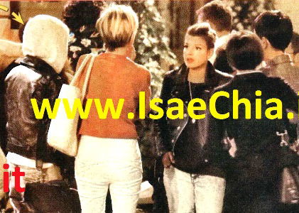 Troppe delusioni in amore: Emma Marrone festeggia i suoi 31 anni con un party solo per donne! preview