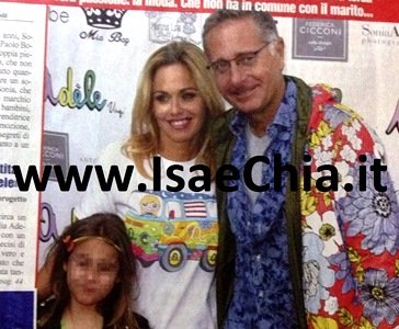 Sonia Bruganelli: “Paolo Bonolis in tv, io… in negozio con le mie figlie!”