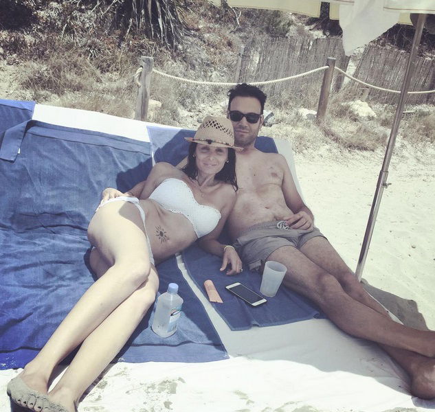 Alessandra Pierelli in vacanza ad Ibiza con il marito: foto article-post