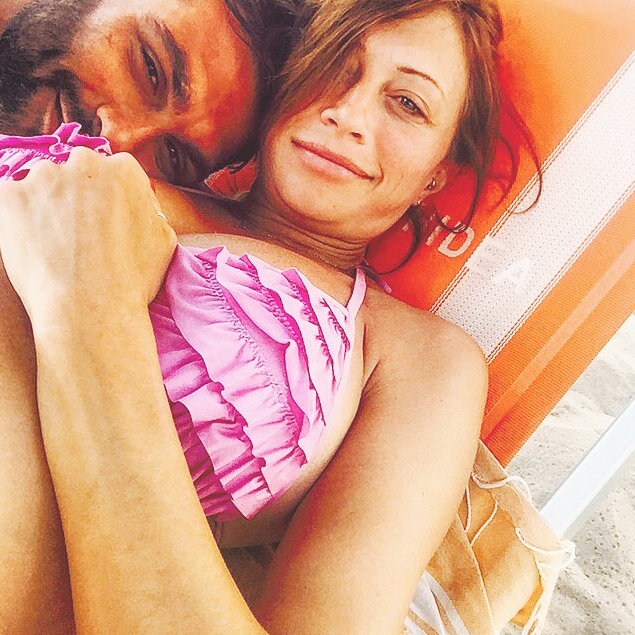 Irene Capuano su Instagram: ‘Su questa panchina il mio primo appuntamento con Francesco Arca, 12 anni fa.. e ora aspettiamo la nostra bambina!’ article-post