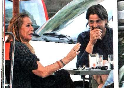 Barbara De Rossi, che risate! Con l’ex, il caffè è… Al bacio!