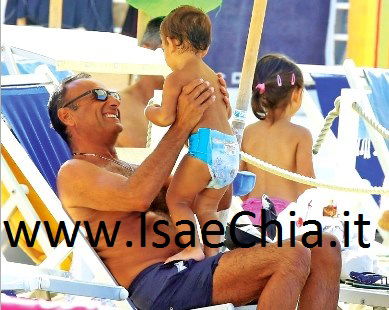 Carlo Conti: “A Sanremo vorrei portare nuove idee. Nel frattempo faccio il babbo: Matteo mi ha insegnato cos’è la felicità!” preview