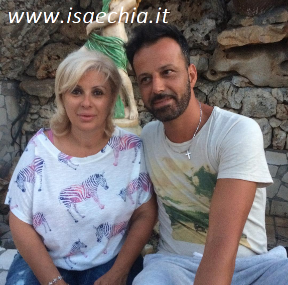 Chiara Giordano smentisce il flirt con Kikò Nalli e sbotta sui social. Nel frattempo il marito di Tina Cipollari conquista le Kardashian… article-post