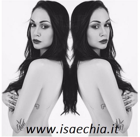 Valentina Dallari, sexy e bellissima in un nuovo shooting. E intanto Andrea Melchiorre commenta… preview