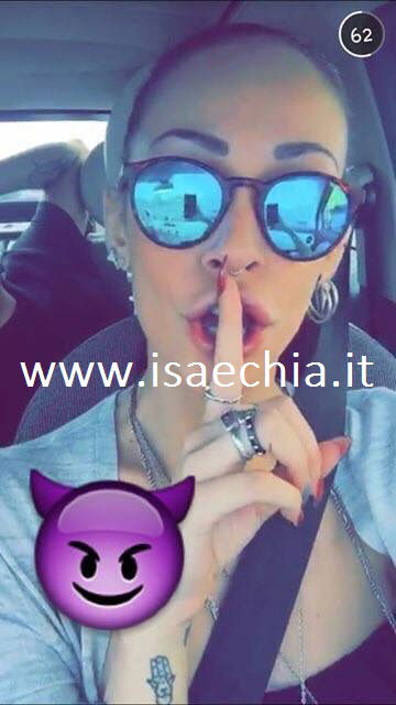 Valentina Dallari, fan in rivolta: come mai l’ex tronista di ‘Uomini e Donne’ indossa l’anello di Gianluca Tornese? preview