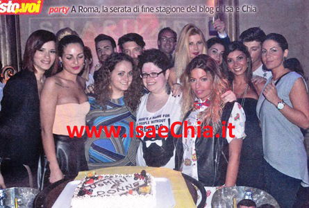 ‘Il trono in festa’: le foto del party di fine stagione di Isa e Chia sui giornali! preview