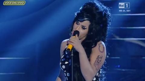 Karima Hammar imita Amy Winehouse
