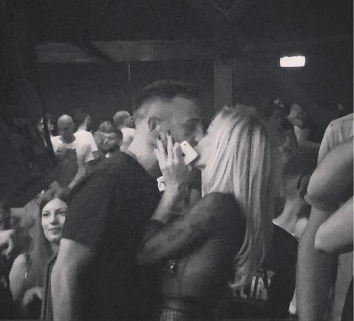 Karina Cascella su Instagram: “Vi presento il mio fidanzato!” article-post