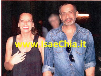 Per Barbara De Rossi la vita ricomincia a 55 anni: “Dico grazie a Simone, l’uomo che mi ha ridato il sorriso!” article-post