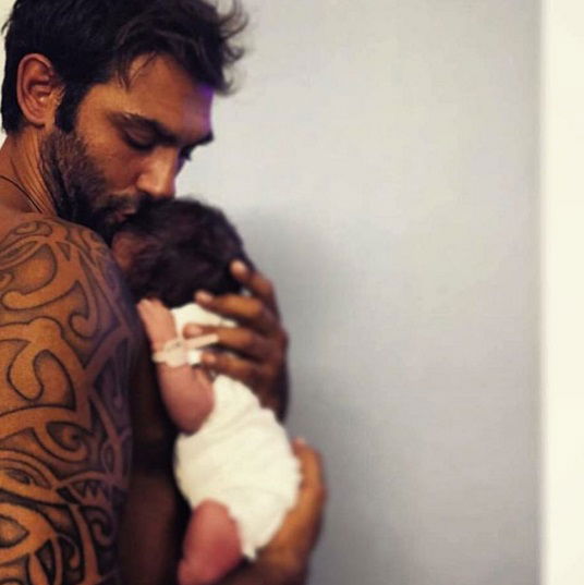 Francesco Arca, da un ruolo nel prossimo film della serie di ‘007’ a dolcissimo papà della piccola Maria Sole (foto) article-post