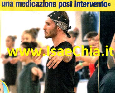 Ritocchino alle orecchie per Stefano De Martino prima di tornare ad ‘Amici’: il trucco c’è…e si vede! article-post