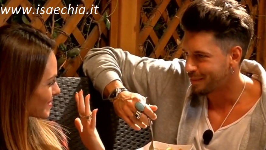 Camillo Agnello, su Facebook un messaggio per Silvia Raffaele: “Sapere che non sono più lì mi fa male!” article-post