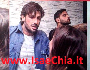 La giornalista Francesca Di Matteo: “Nel negozio di Alessio Lo Passo, Fabrizio Corona mi ha trascinata e ha preso il mio registratore!” article-post