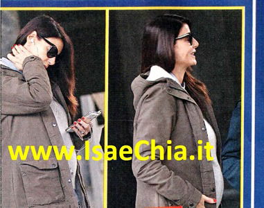 Ilaria D’Amico aspetta il taxi…E non solo: ecco il suo pancione da settimo mese! article-post