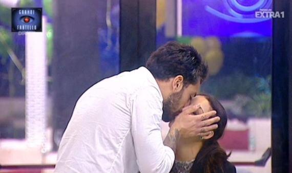 ‘Grande Fratello 14’, Alessandro Calabrese bacia Desireè Popper: cosa succederà ora con Lidia Vella? preview