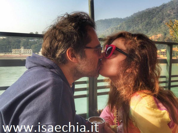 Naike Rivelli e Yari Carrisi, è di nuovo amore. Natale in India per i due protagonisti di ‘Pechino Express’: le foto article-post