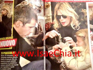 Sotto l’albero di Alessia Marcuzzi tanti addobbi e una sorpresa: l’amica Claudia Gerini! article-post