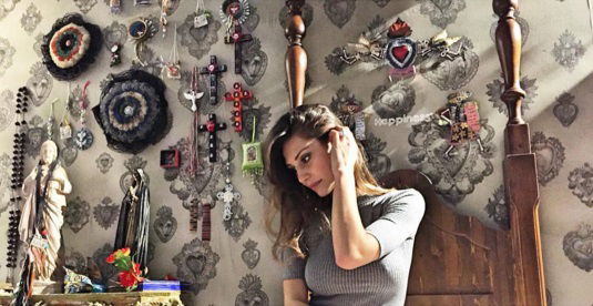 Beatrice Valli su Instagram: “Sì, ho rifatto il seno. Ma non ho esagerato con la taglia, altrimenti si diventa ridicole!” preview