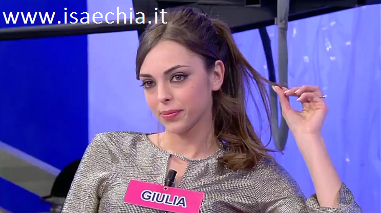 Giulia Carnevali e la dedica a Lucas Peracchi su Instagram: “I grandi amori non si baciano subito!” preview