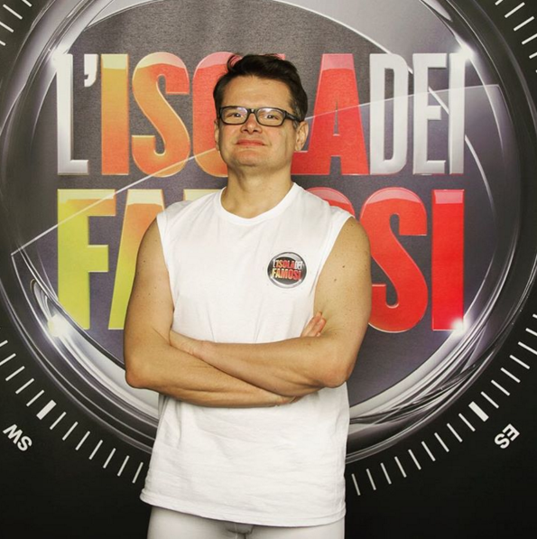 Aristide Malnati prima di partire per ‘L’Isola dei Famosi’: “Per andare su Playa Desnuda dovrei avere l’approvazione di mia madre, ma sull’Isola potrei innamorarmi!” article-post