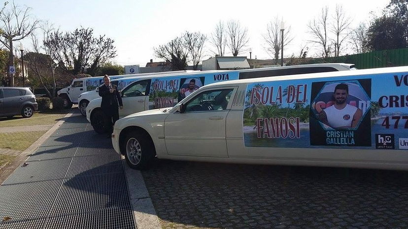 Cristian Gallella, il suo agente affitta cinque limousine per sostenerlo a ‘L’Isola dei Famosi 11’ preview