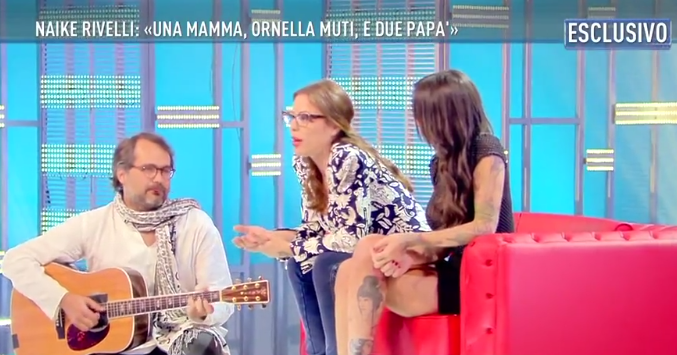 Naike Rivelli e quel bacio con Siria De Fazio a ‘Domenica Live’… Ma nel suo cuore c’è Yari Carrisi: “Stiamo riprovando ad avere un figlio!” article-post
