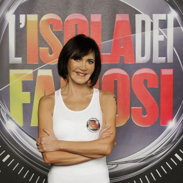‘L’Isola dei Famosi 11’, Fiordaliso racconta la sua vita e la sua carriera: “Canto per le donne che subiscono violenza com’è successo a me e sono felice di essere single!” preview