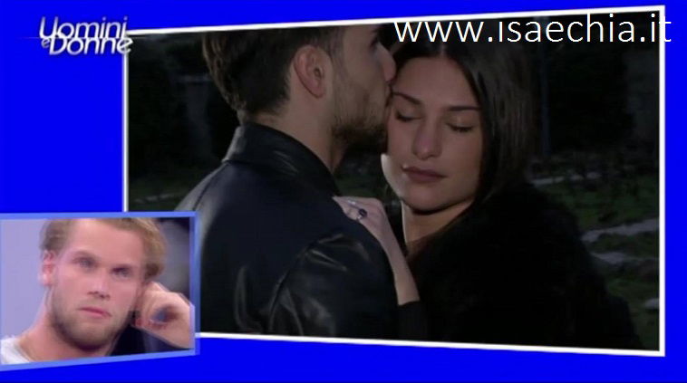 Ludovica Valli avvistata in Campania per la laurea di Fabio Ferrara: foto inedite article-post