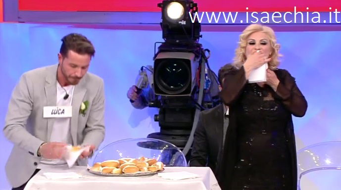 ‘Uomini e Donne’: l’opinione di Chia sulla puntata di oggi del Trono over preview