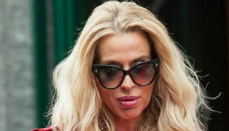 Valeria Marini, furiosa, smentisce le voci sulla sua presunta gravidanza: “Non sono incinta!” article-post