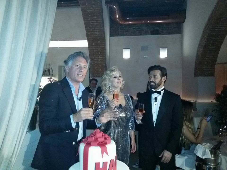 ‘Uomini e Donne’, Giorgio Manetti festeggia i suoi 60 anni! Alla festa presenti anche Gianni Sperti e Tina Cipollari (foto) article-post
