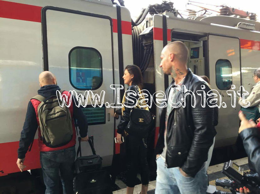 ‘Uomini e Donne’, Ludovica Valli e Manuel Vallicella avvistati in stazione per la loro ultima esterna: foto e video inediti preview