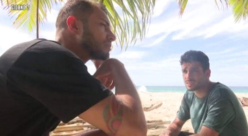 Flirt a ‘L’Isola dei Famosi 11’ tra Jonás Berami e Marco Carta? La madre dell’ex tronista smentisce: “Mio figlio è etero!” preview