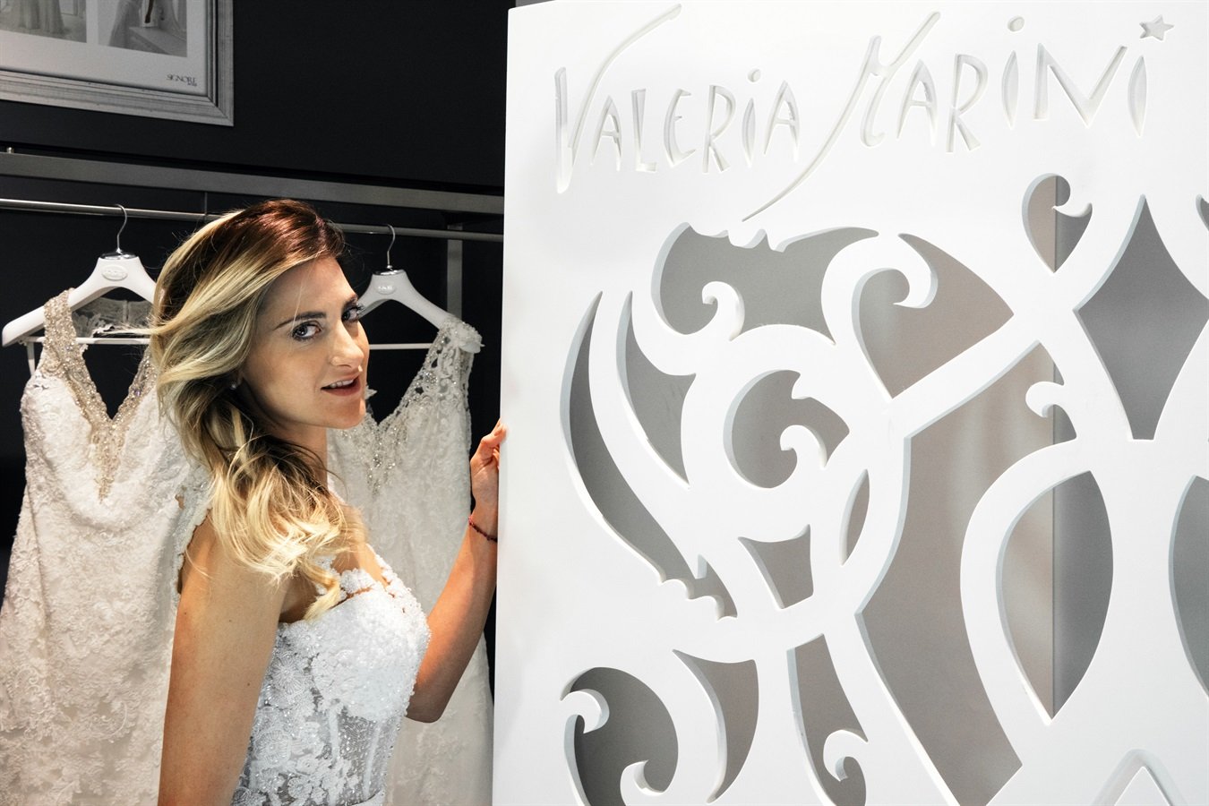 ‘Amici 8’, la cantante Martina Stavolo, presto sposa, indosserà un abito griffato Valeria Marini (foto)