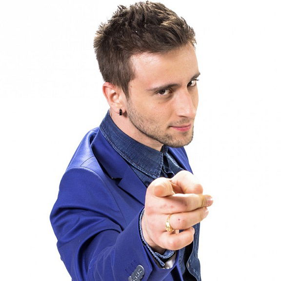 Alessio Gaudino commenta le polemiche sulla sua eliminazione da ‘Amici 15’: “Mi sento apprezzato, significa che il mio lavoro è arrivato e ne sono orgoglioso!” article-post