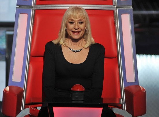 Raffaella Carrà e il futuro dei concorrenti di ‘The Voice Of Italy’: “Questi ragazzi non sono dei bamboccioni, meriterebbero più attenzione! Magari a Sanremo…” article-post