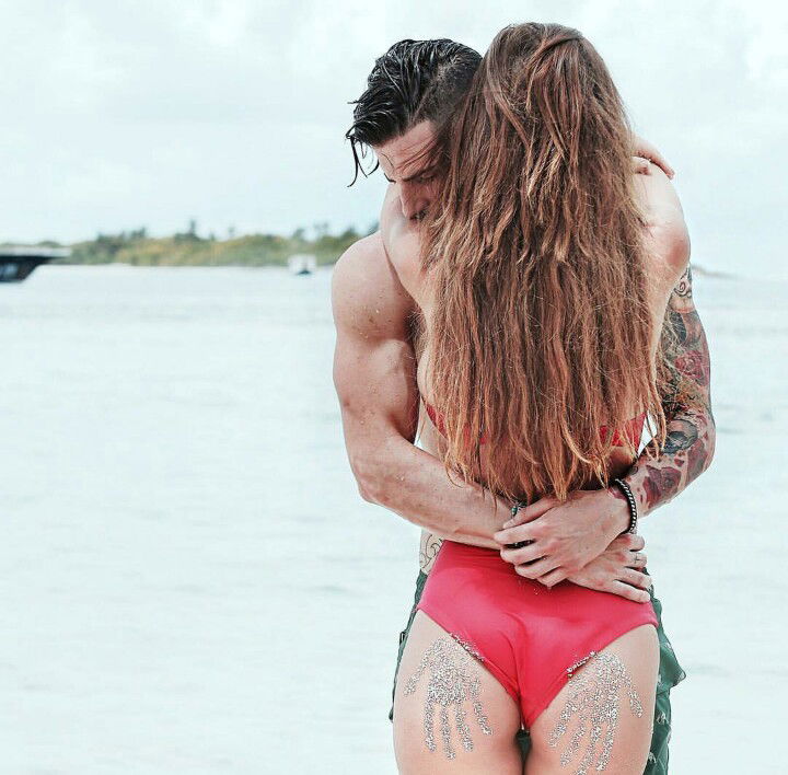 ‘Uomini e Donne’, Any Salceanu smentisce la sua relazione con Andrea Melchiorre: “Non è vero, sono single!” preview