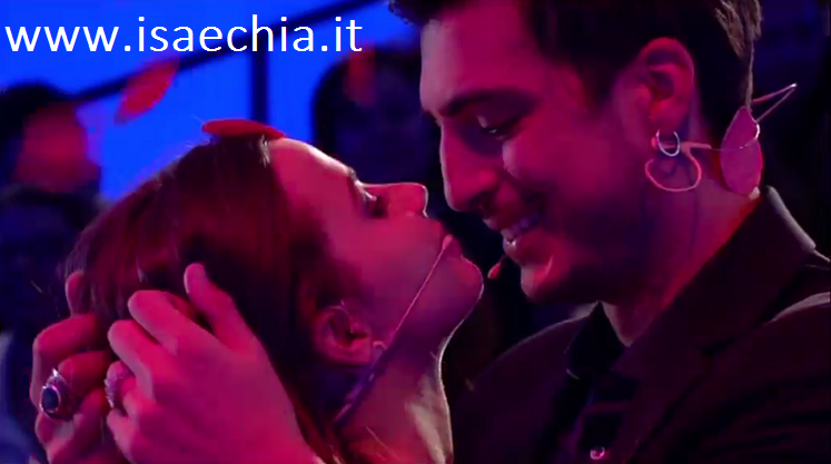 Oscar Branzani pubblica la prima foto insieme alla sua Eleonora Rocchini dopo la scelta e a cuore aperto ammette: “Ti amo!” preview