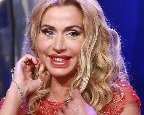 Valeria Marini svela: “Cerco il padre di mio figlio e lo farò sotto i riflettori!” preview