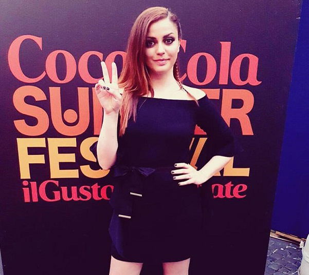 Annalisa Scarrone e quel tweet ironico sul ‘Coca Cola Summer Festival’: “Mi sono rotta delle bibite gassate che fanno solo ruttare!” preview