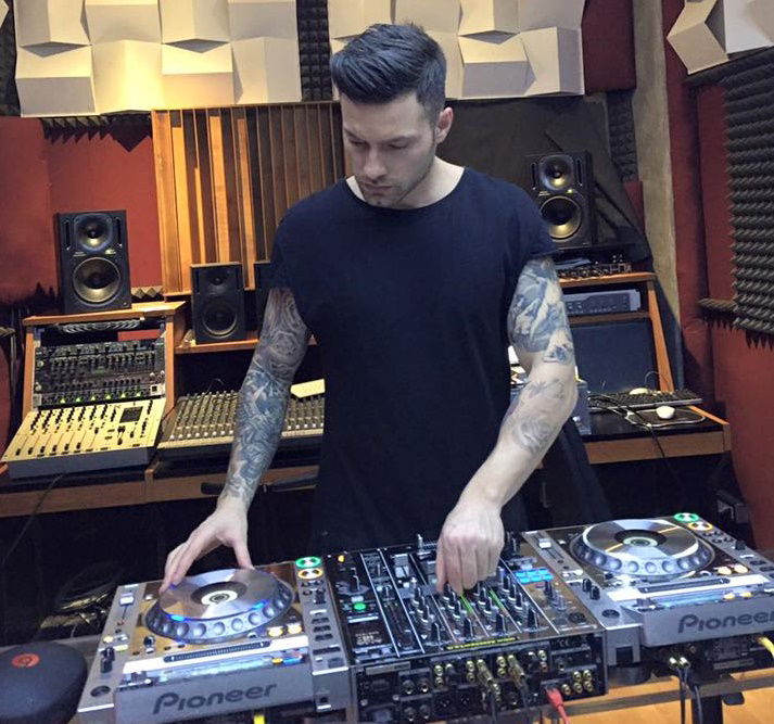 ‘Uomini e Donne’: Eugenio Colombo lancia ‘Shining Ring’, il suo primo singolo da deejay preview