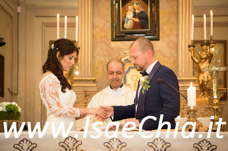 ‘Uomini e Donne’, l’ex corteggiatrice Claudia Borroni ha sposato il suo Luca: le foto esclusive delle nozze preview