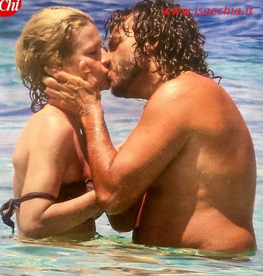 Francesco Renga dopo la separazione da Ambra Angiolini esce allo scoperto con la sua nuova fidanzata, ma le ammiratrici intanto… article-post