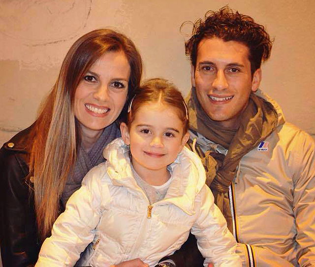 Pietro Titone racconta i dettagli del matrimonio con Ilaria Natali e confessa: “Tra la bambina, la casa e il lavoro non è facile ritagliarsi momenti d’intimità!” preview