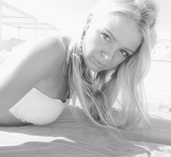 Mercedesz Henger si svela: “Sono cresciuta con l’idea che fare l’amore è bellissimo e che non bisogna vergognarsi del proprio corpo!”. E sul bullismo racconta… article-post